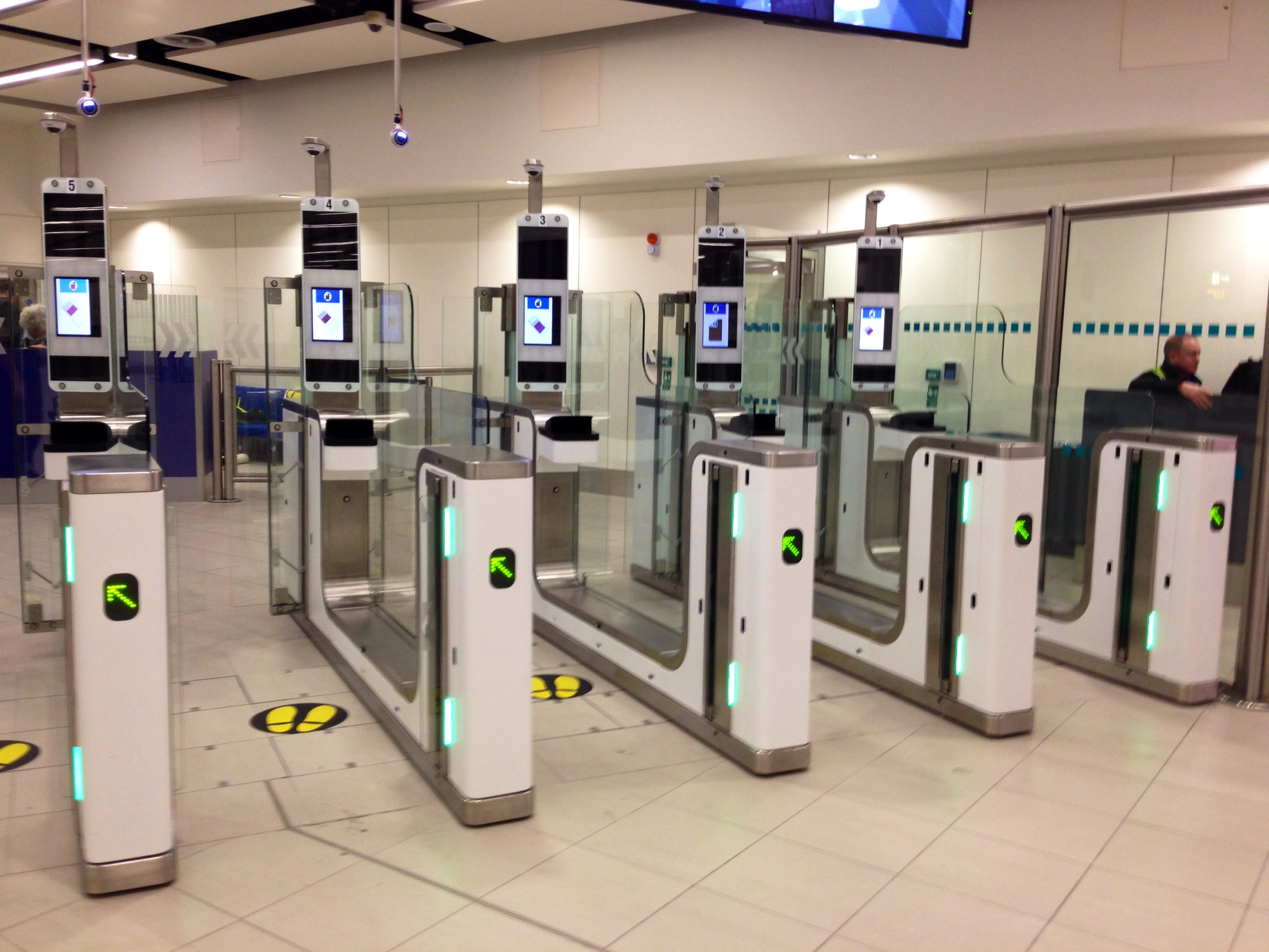 Biometric SmartGates Improve Border Security and Airport Efficiency