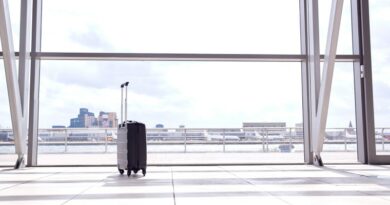 unattended-suitcase-posing-security-threat-in-airport