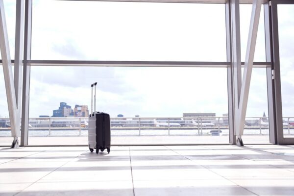 unattended-suitcase-posing-security-threat-in-airport